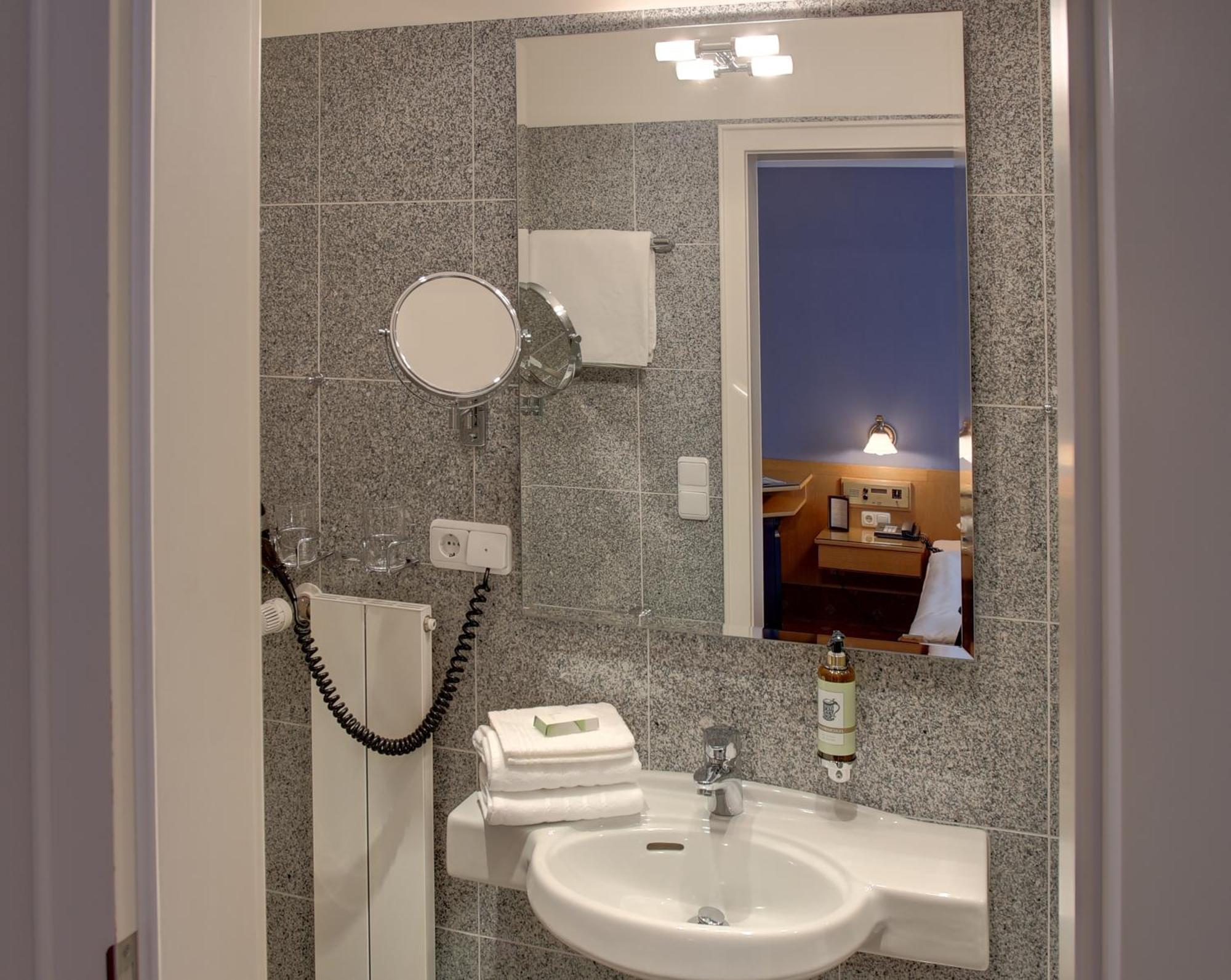 Hotel Brauereigasthof Landwehr-Bräu Reichelshofen Zimmer foto