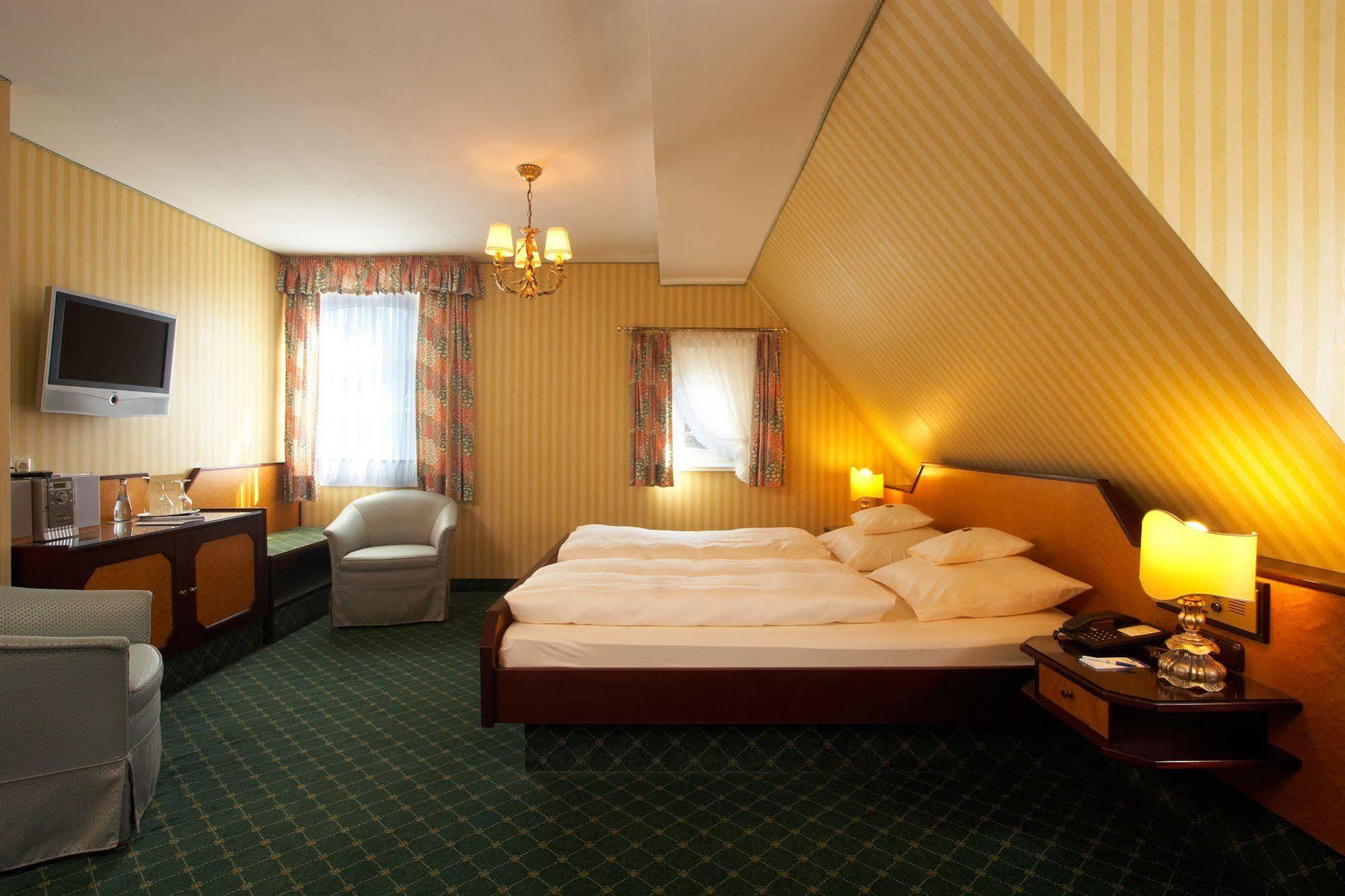 Hotel Brauereigasthof Landwehr-Bräu Reichelshofen Exterior foto